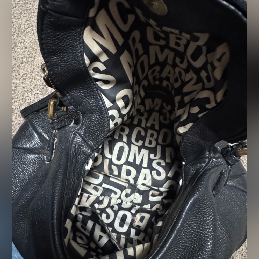 Marc by Marc Jacobs Classic Q Natasha black pebbled leather crossbody bag - Picture 9 of 12